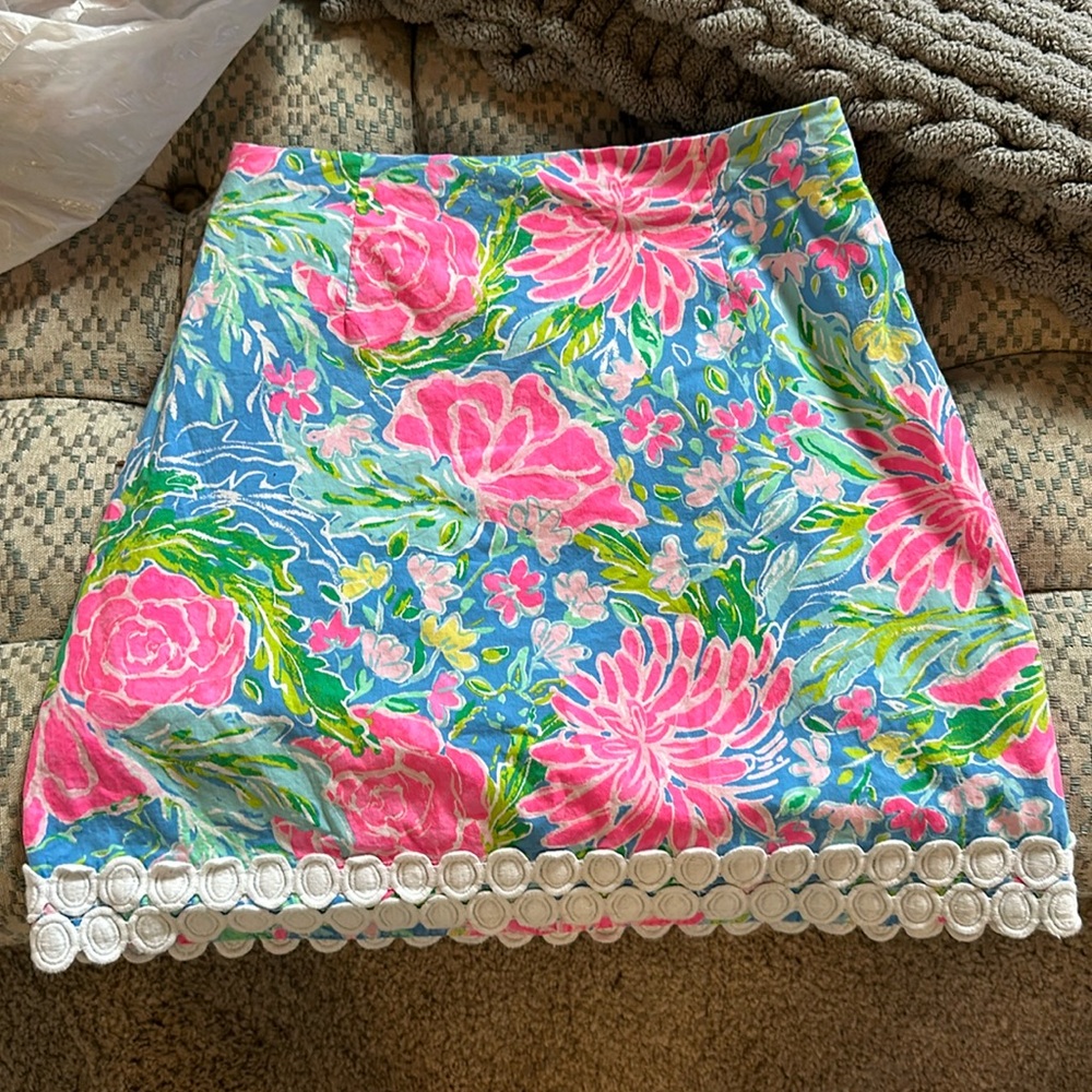 Size 4 Lilly Skirt with back Zipper